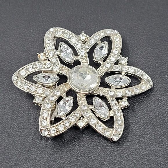 Brooch Pin Clear Rhinestone Flower Bloom Silver Tone Retro 60's Costume - Picture 4 of 6